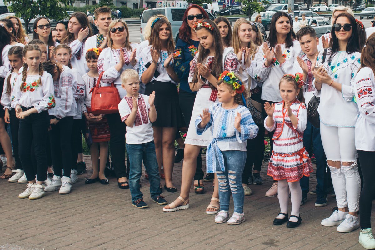На праздник пришли все в вышиванках от мала до велика 