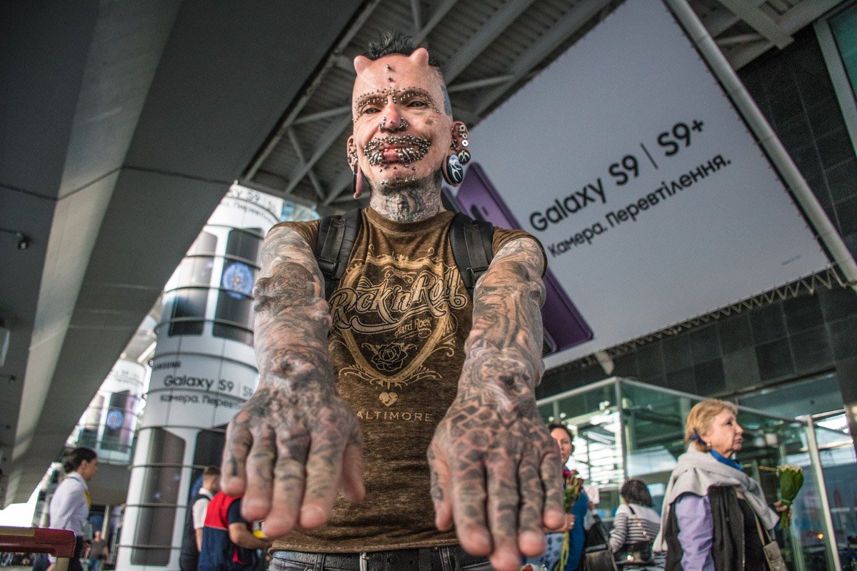 Рольф оказался очень милым, несмотря на свою агрессивную внешность и "демонический" взгляд