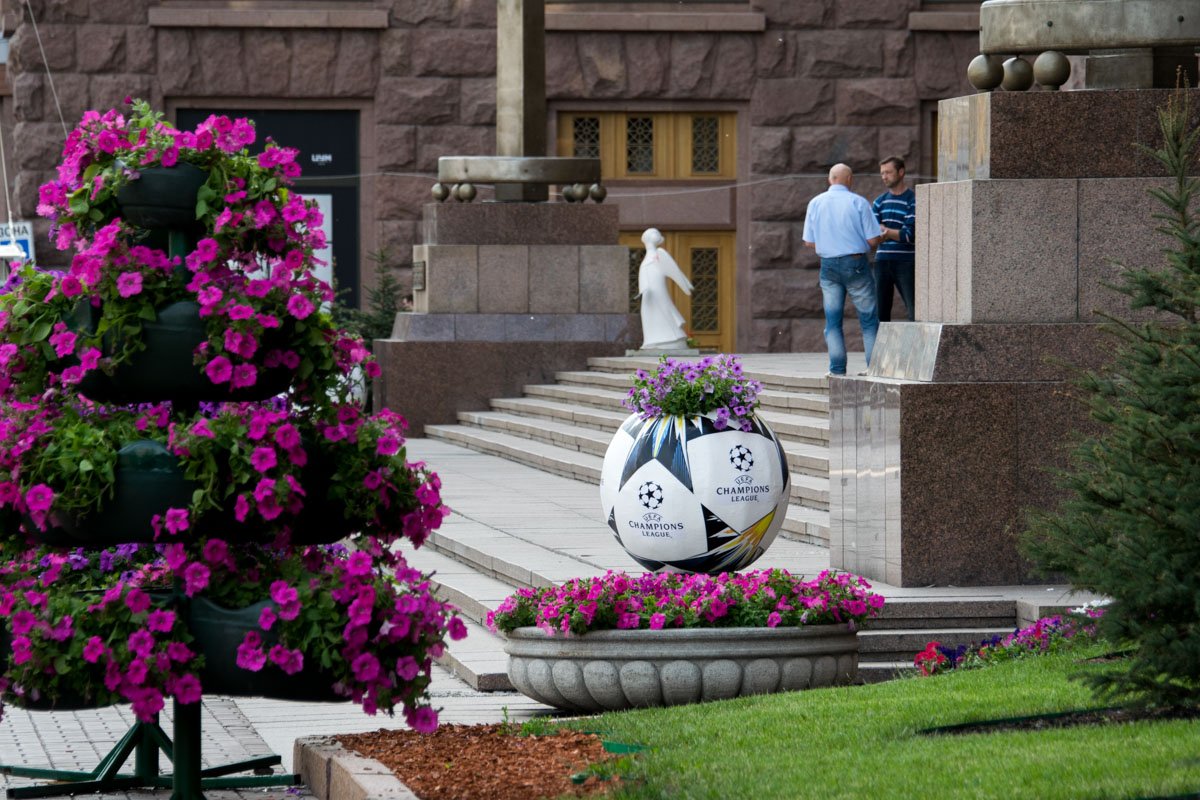 18 мая в городе появились новые футбольные инсталляции