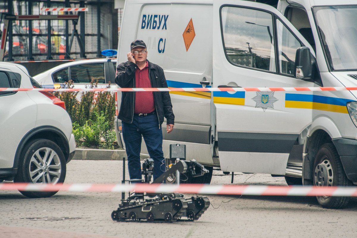 Это происходило на парковке жилого дома. Жильцов не эвакуировали