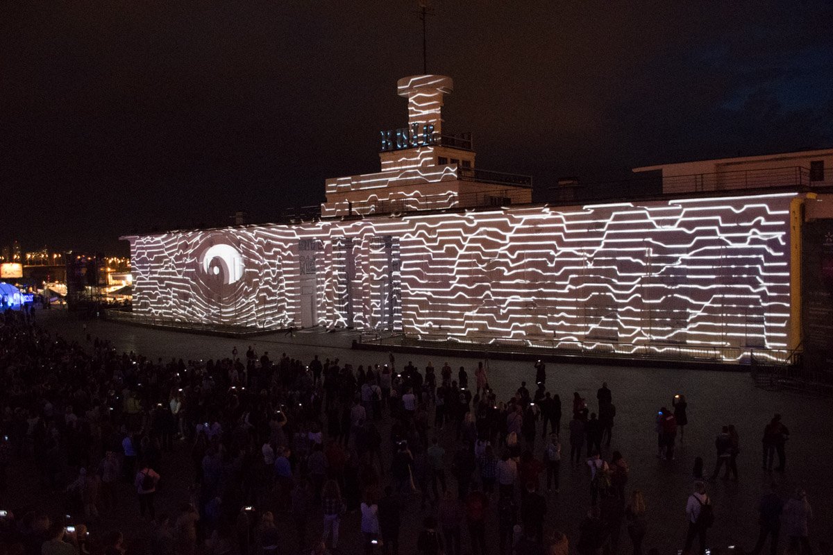 Фестиваль света и медиа-искусства продлится в Киеве дня