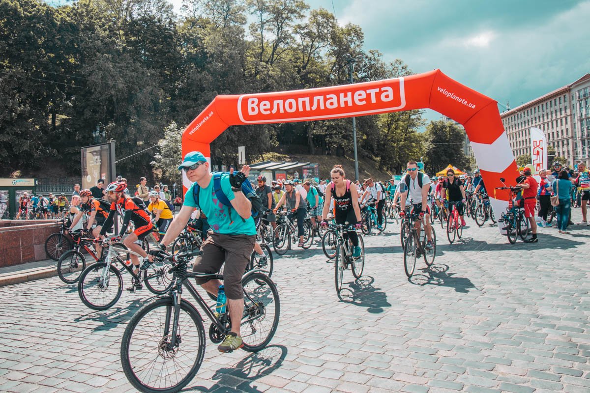 На старте установили надувную арку