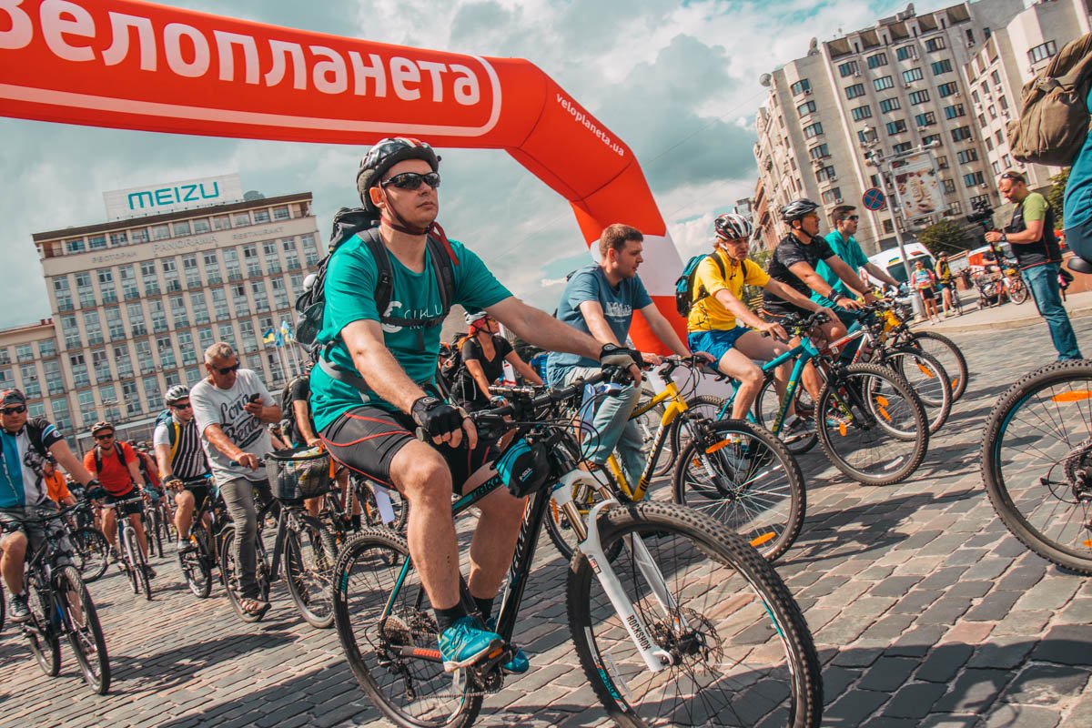 Участники собрались на Европейской площади, чтобы вместе проехаться по столице