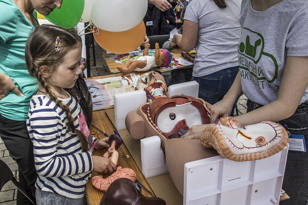 А вот тут можно в буквальном смысле собрать человека по частям