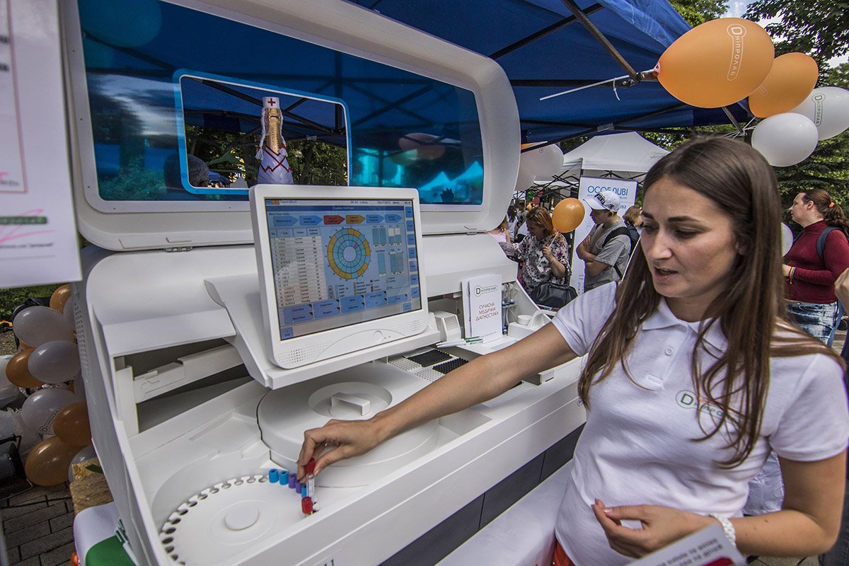 Присутствует и современная техника для анализов