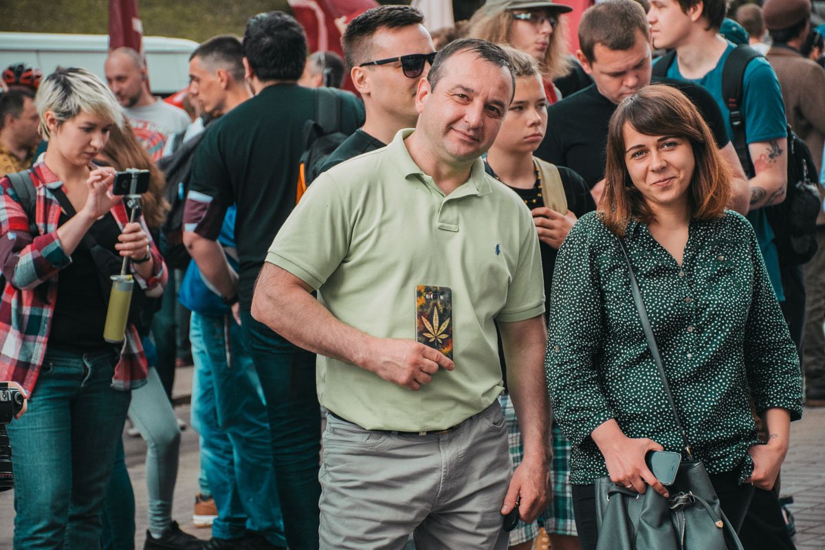 Пришли люди разных возрастов Пришли люди разных возрастов