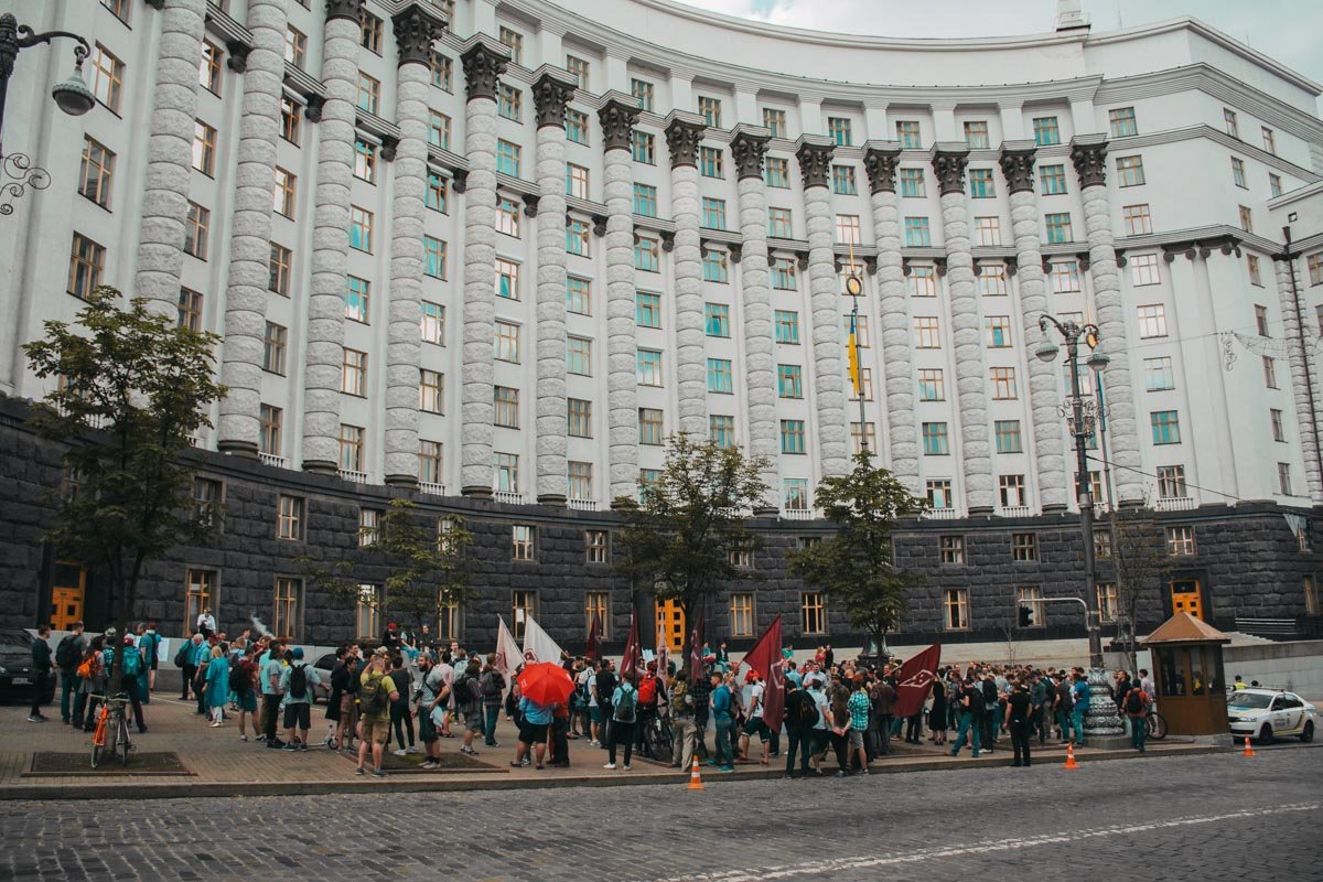 Медленная пытка для украинцев: в Киеве сотни людей просят открыть доступ к марихуане 14