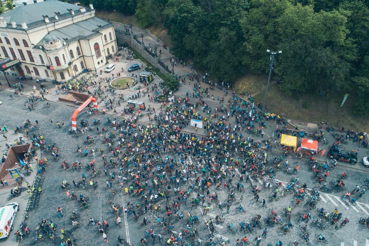 Участники собрались на Европейской площади, чтобы вместе проехаться по столице