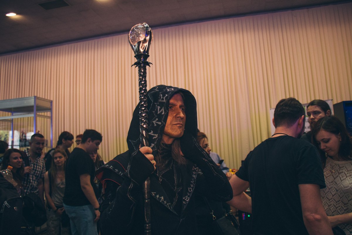 Рэйстлин Маджере: Тссс, не хотите немного фэнтези, пацаны?