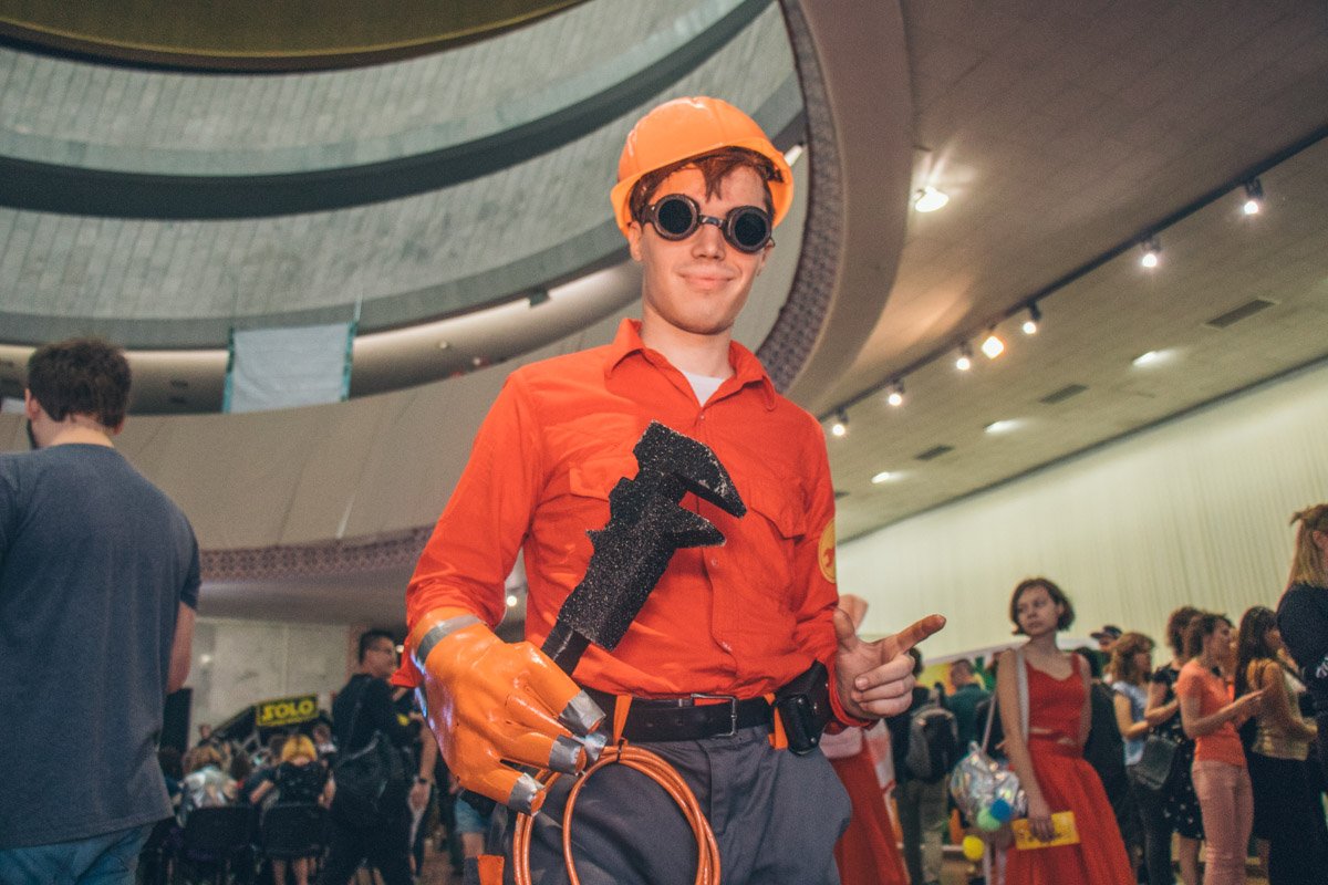 Дама, я инженер. Что вам починить моим инструментом?