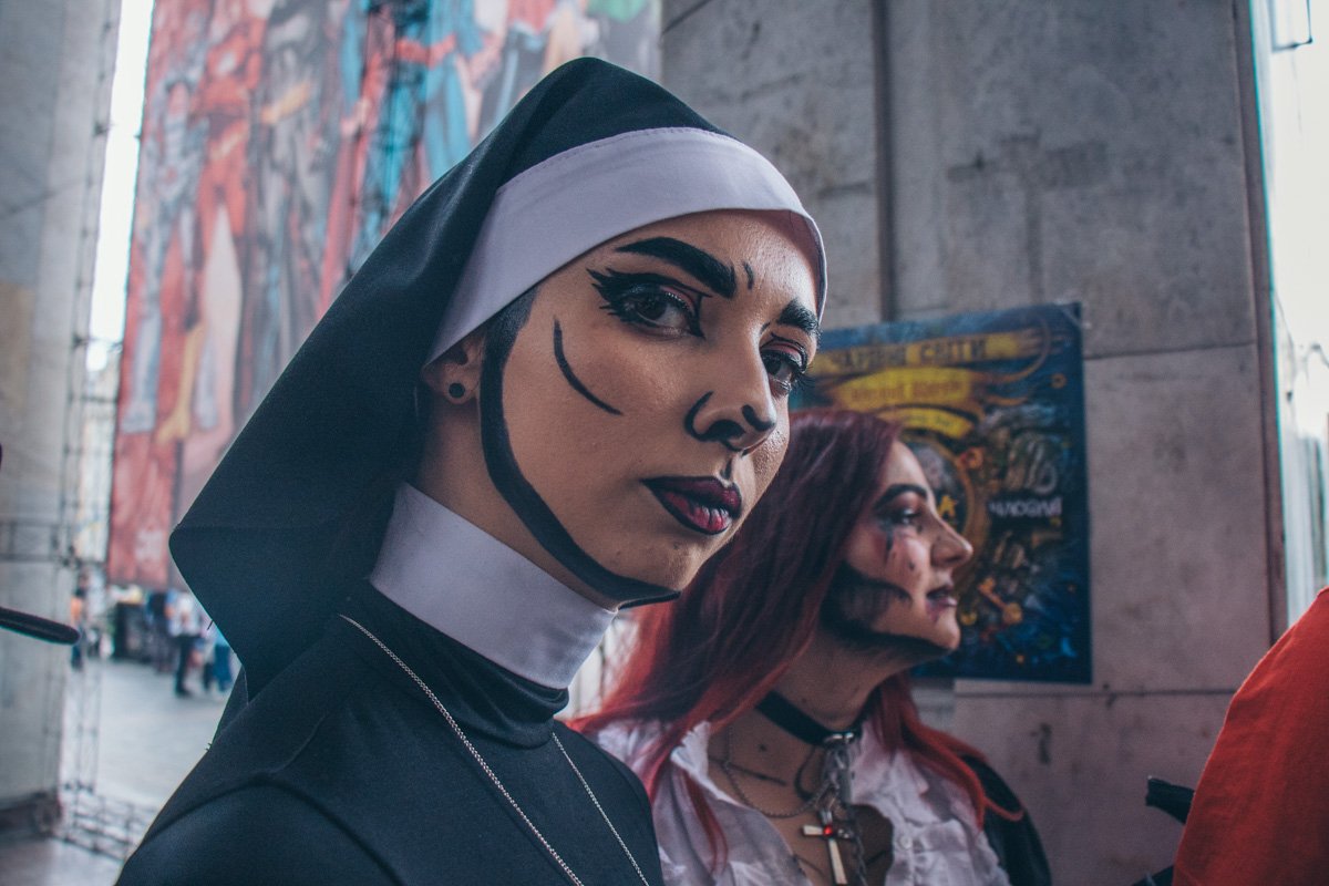 Эта монашка то ли из "Заклятия", то ли из какого-то другого фильма... Эта монашка то ли из "Заклятия", то ли из какого-то другого фильма...