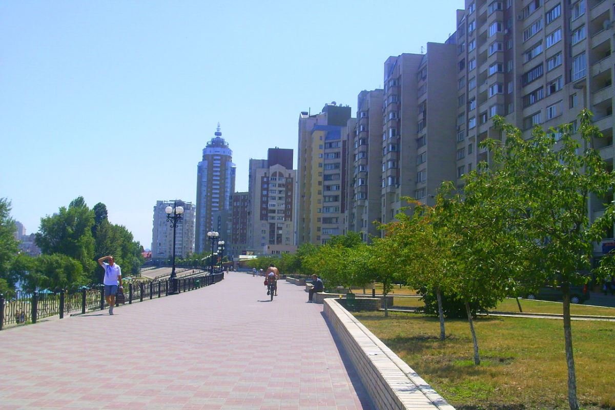 Оболонская набережная – одна из самых длинных и ухоженных в Киеве