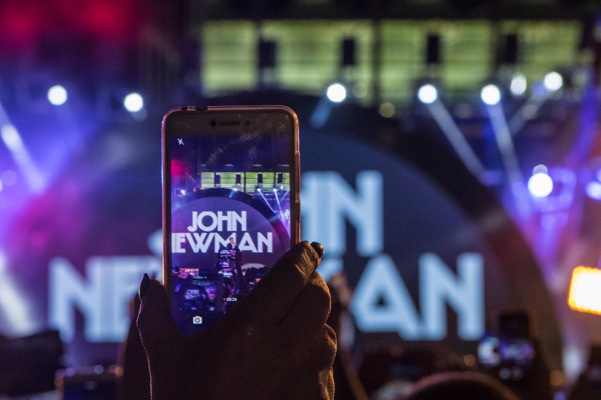 Хедлайнером концерта стал популярный британский певец Джон Ньюмен