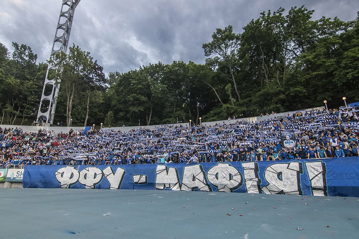 На секторе ультрас вывесили огромный баннер против нынешнего руководства Федерации Футбола Украины