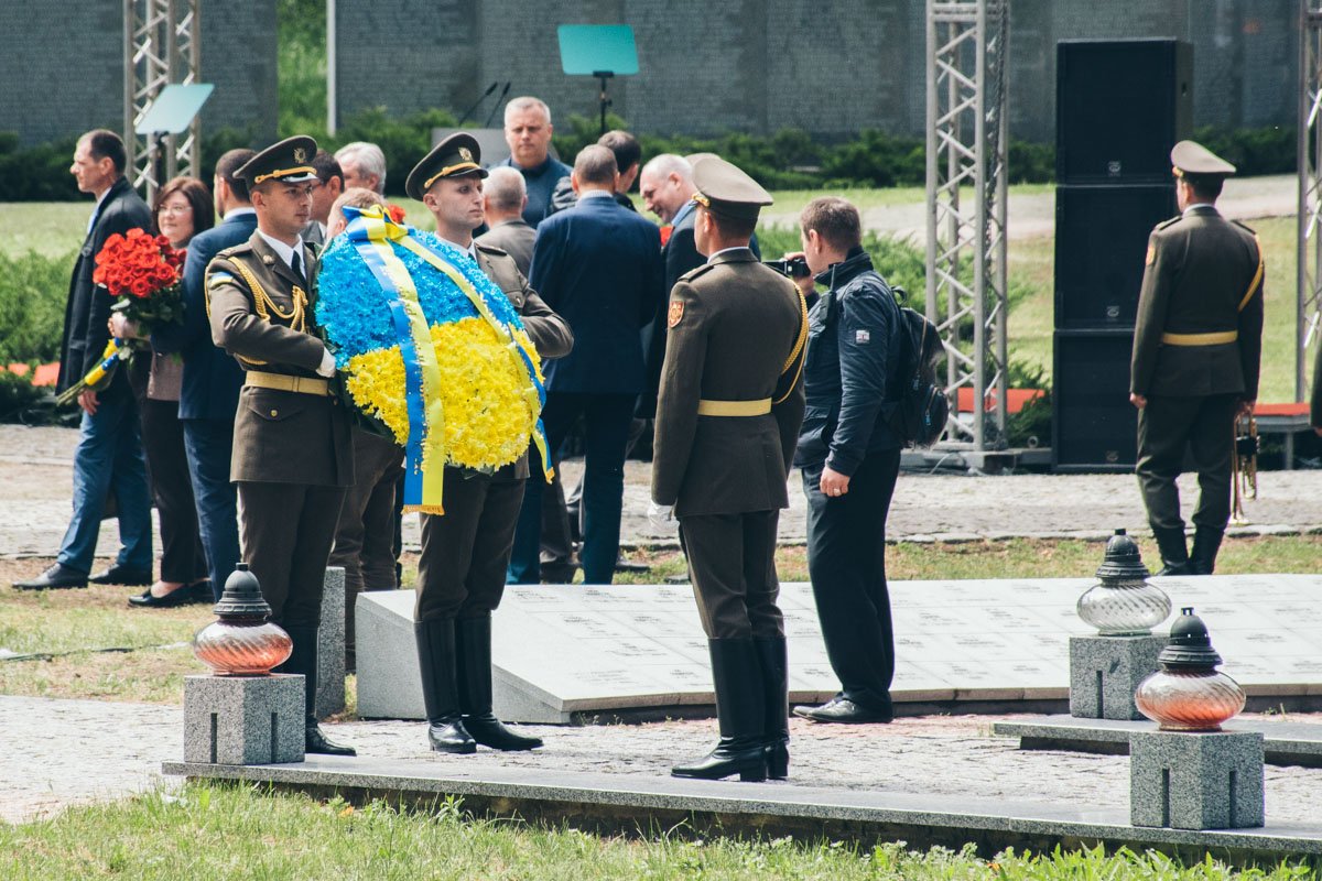 Официальная церемония началась в 11:00 Официальная церемония началась в 11:00