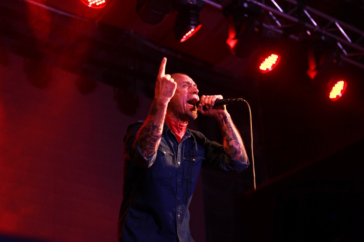 Говорит, еще одна нужна Говорит, еще одна нужна