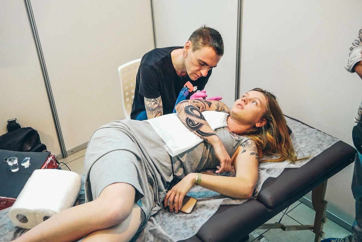 И в явно не очень удобных позах И в явно не очень удобных позах