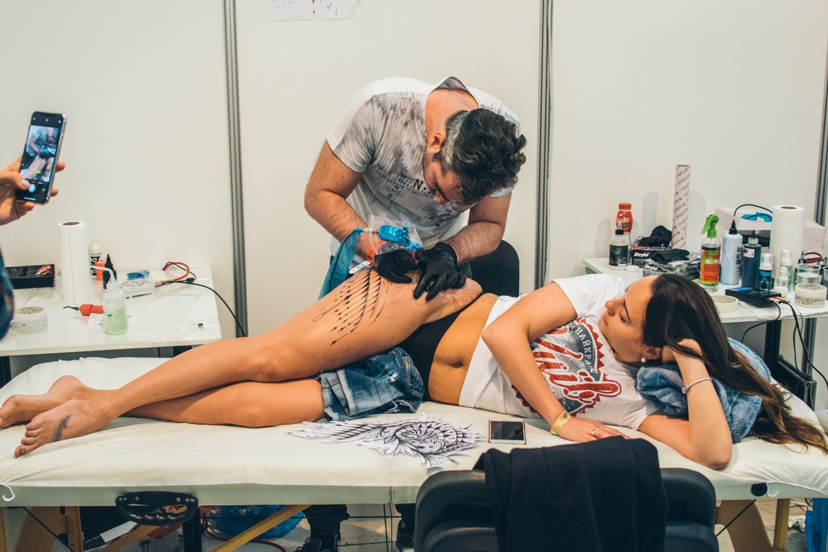 Даже вот так, без стеснений, в нижнем белье Даже вот так, без стеснений, в нижнем белье