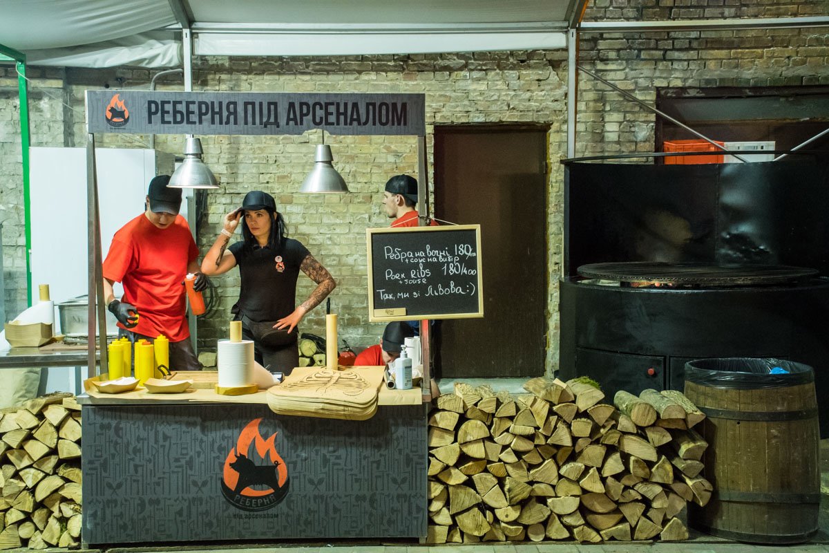 На Kyiv Beer Festival любителям хмельного напитка предоставляют возможность продегустировать крафтовое пиво