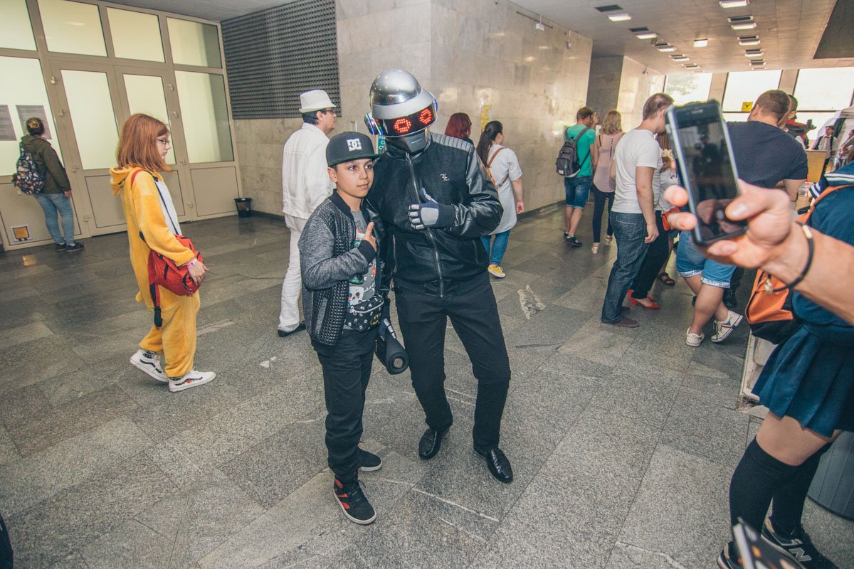 Daft Punk где-то потерял своего второго участника 