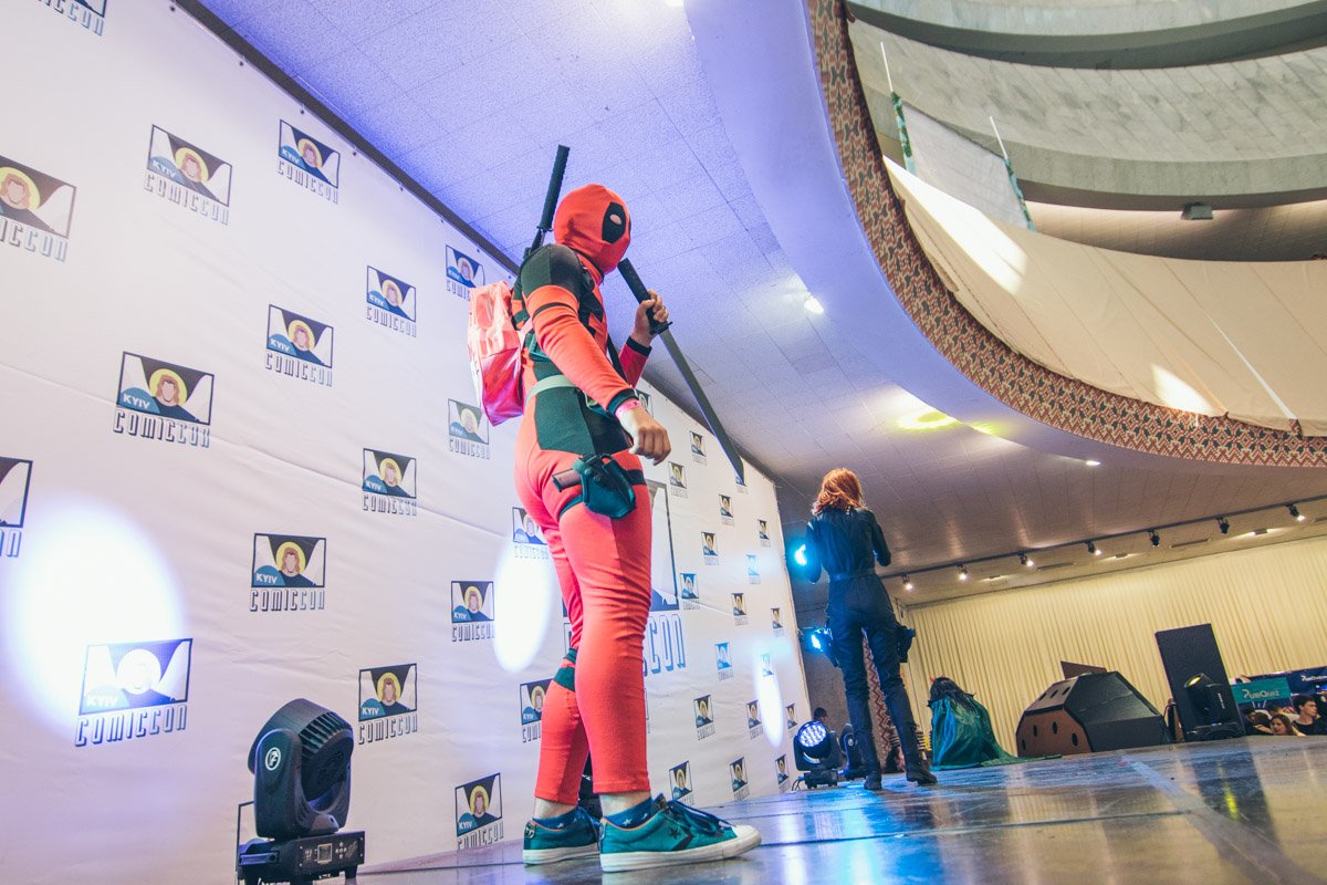 Дэдпул красуется, ну как обычно