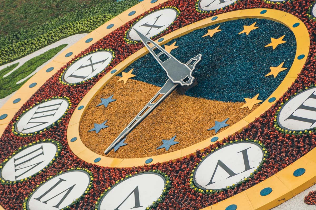 По-новому выглядят сами часы и территория вокруг циферблата