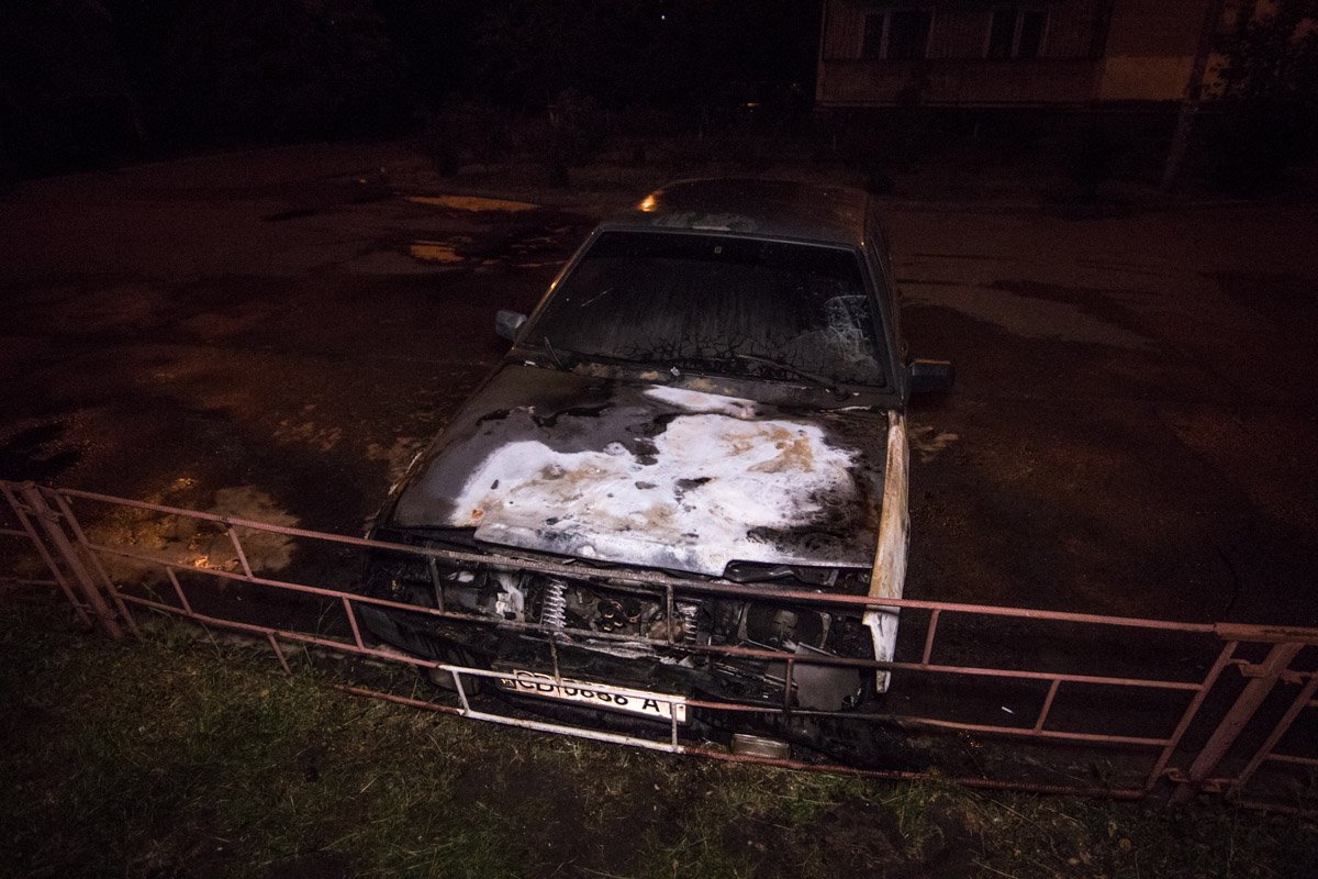 Перед автомобиля сгорел полностью Перед автомобиля сгорел полностью