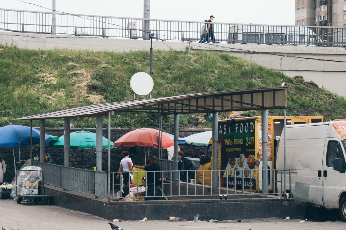 Маме с коляской либо человеку с инвалидностью пройти будет сложно
