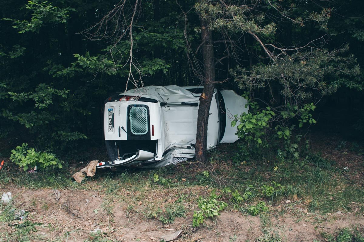 На Гостомельском шоссе столкнулись два Renault Kangoo