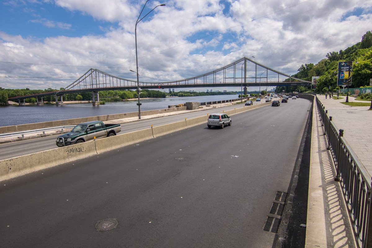 В Киеве открыли после ремонта Набережное шоссе