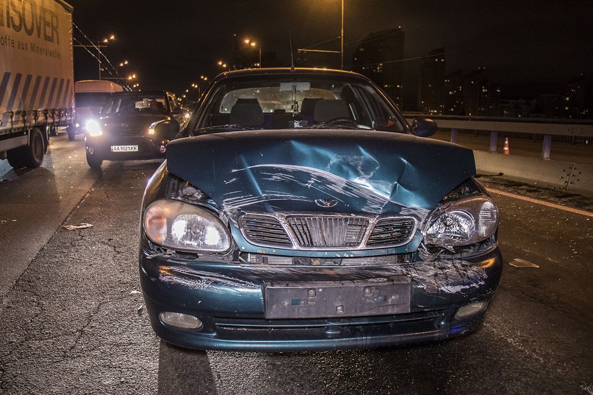 Lanos протаранил отлетевшую от отбойника Nexia