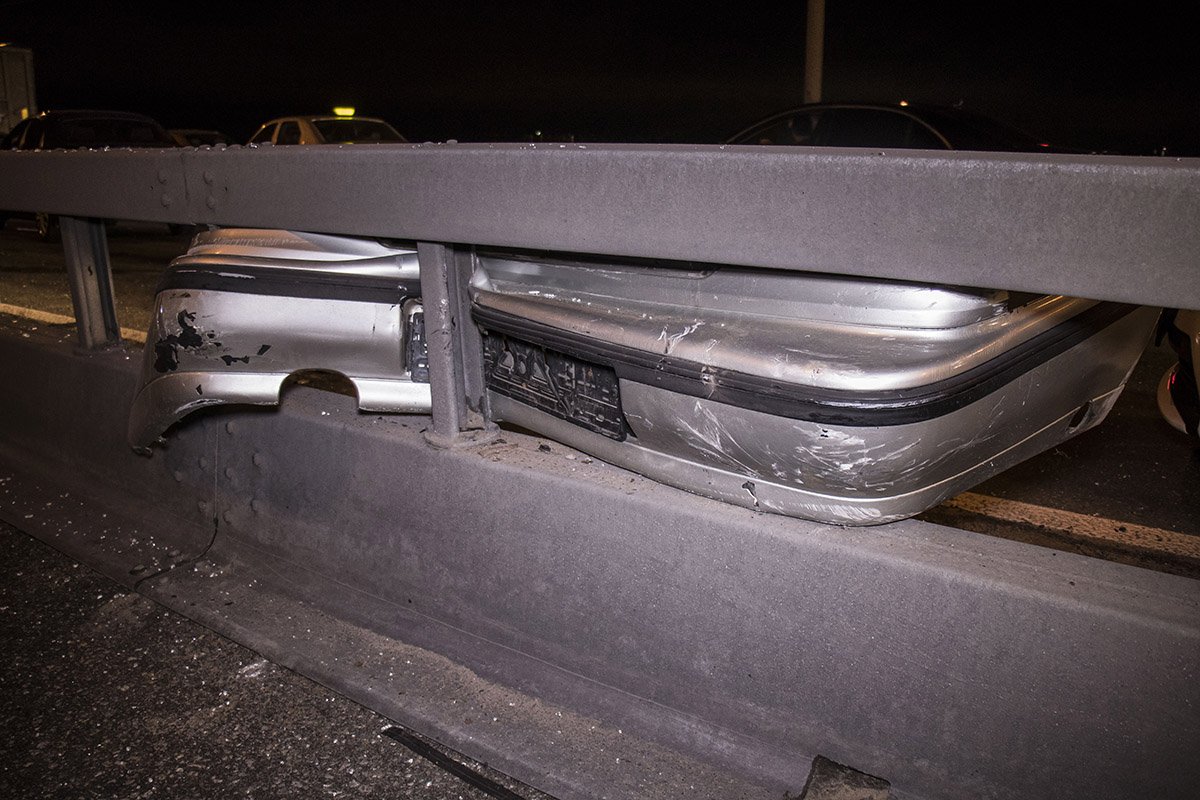 Бампер остался в отбойнике