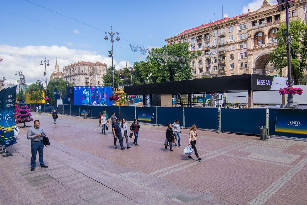 Жители Киева, кажется, уже привыкли к новому объекту на Крещатике