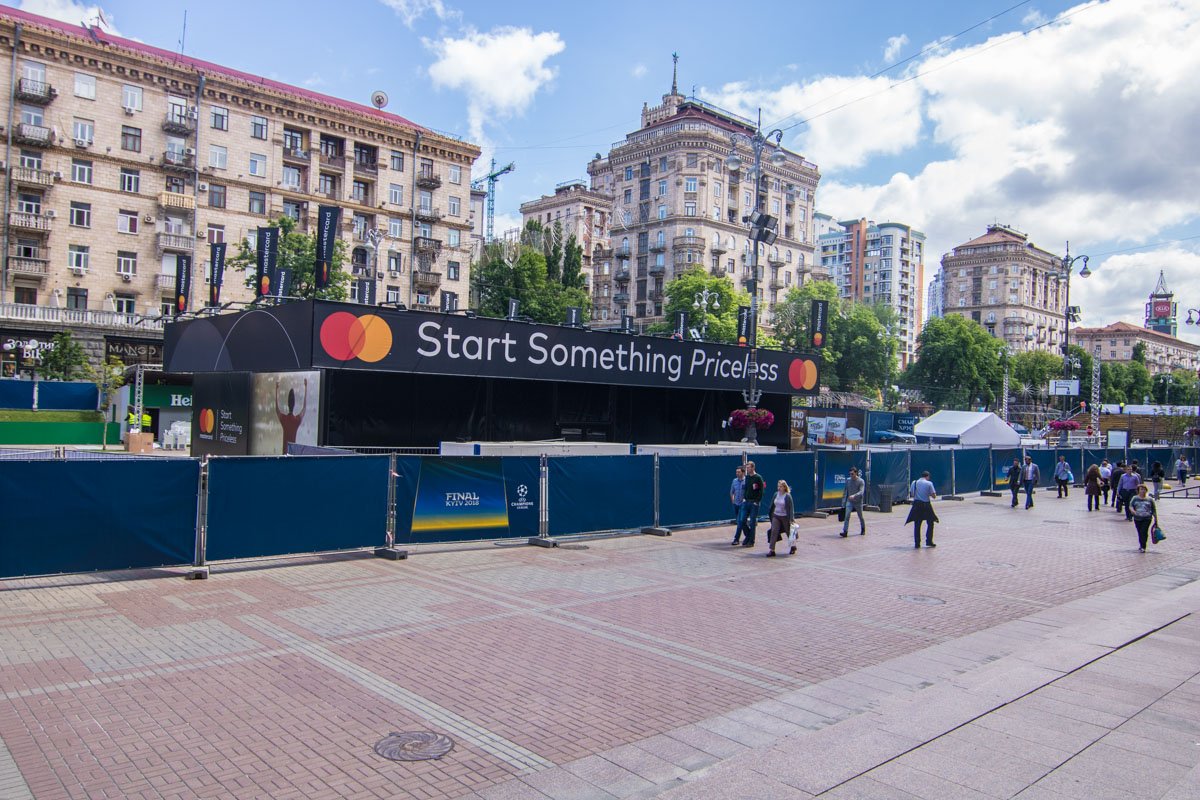 Фан-зону почти достроили