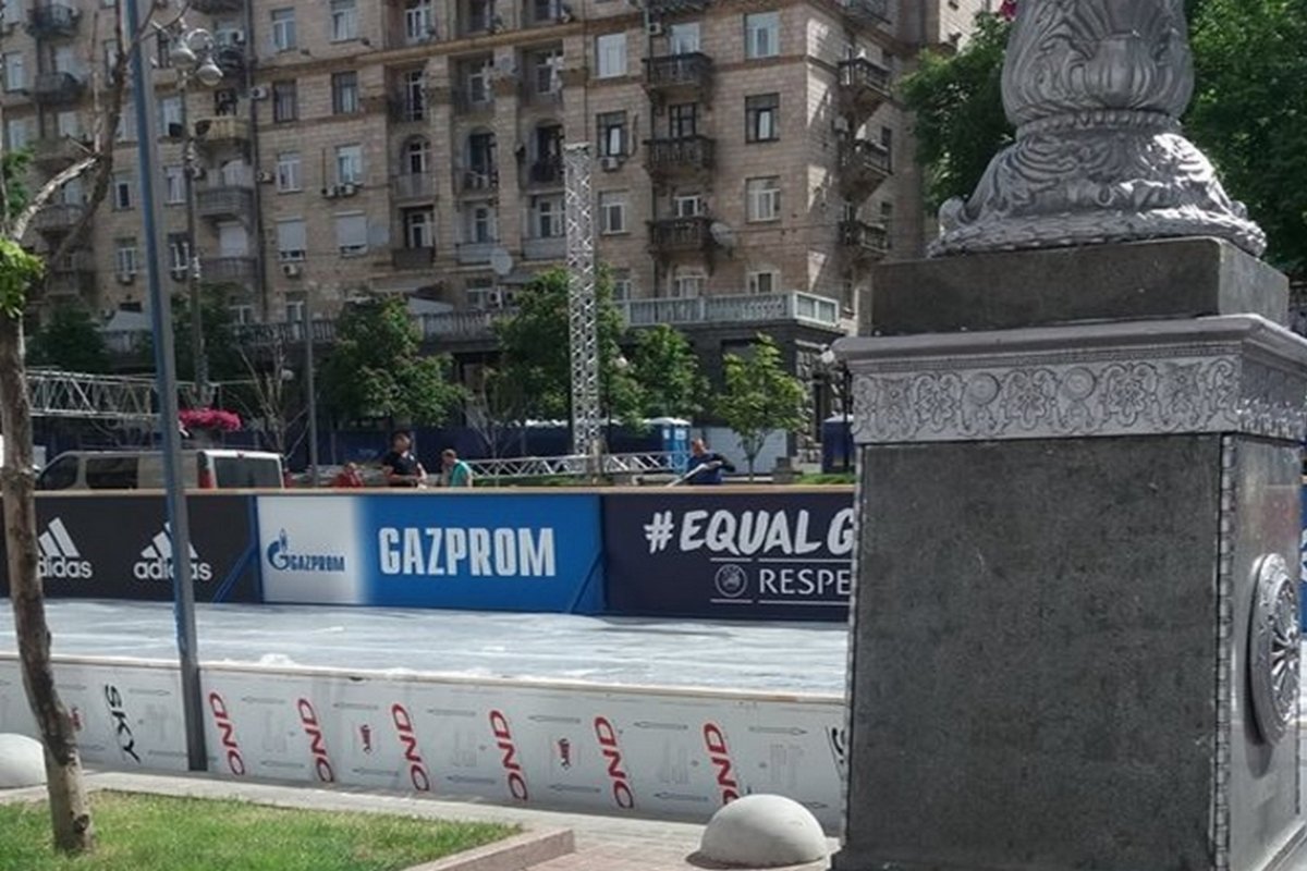 Так выглядел баннер Газпрома, когда его сфотографировала Наталья Мамчур