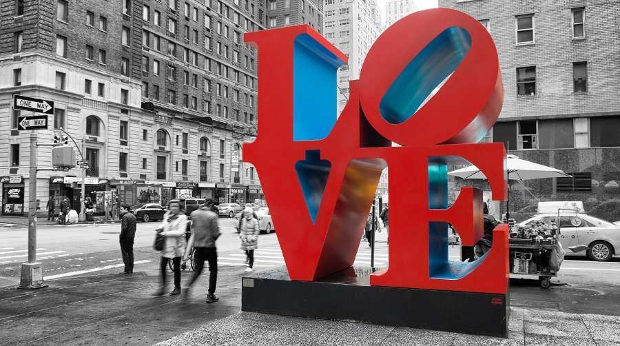 Скульптура LOVE в Нью-Йорке Скульптура LOVE в Нью-Йорке