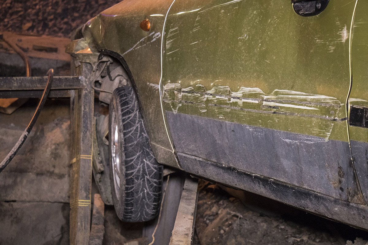 От падения в яму его спасла металлическая конструкция От падения в яму его спасла металлическая конструкция