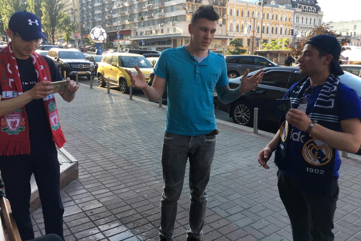 Тема баскетбола гостя из Америки Кобе (справа) взволновала поболее финала ЛЧ, ради которого он приехал в Киев