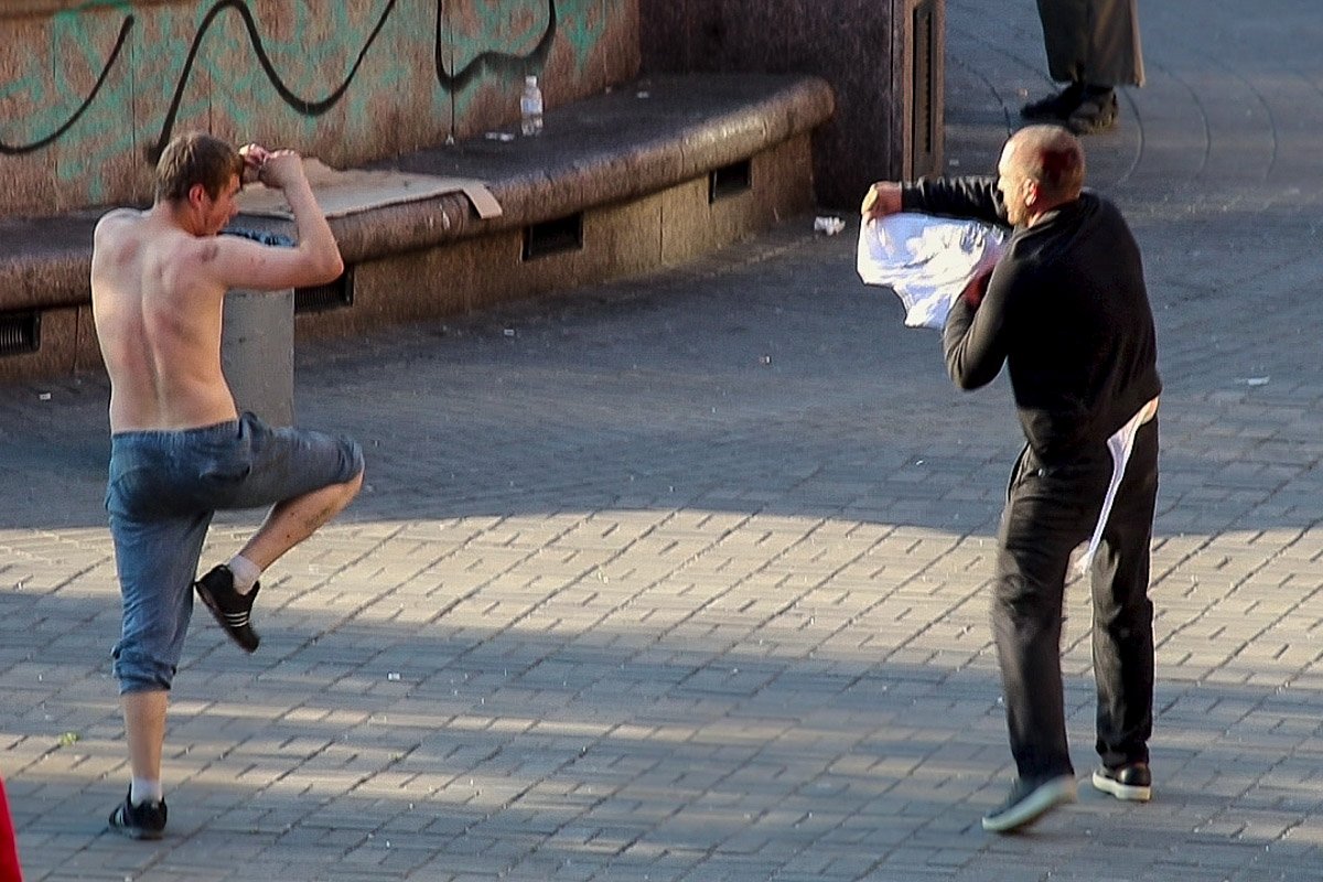 На Бессарабской площади в Киеве произошла драка На Бессарабской площади в Киеве произошла драка
