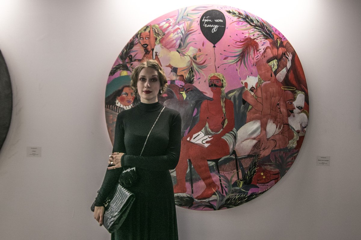 Нина Мурашкина со своей работой Нина Мурашкина со своей работой