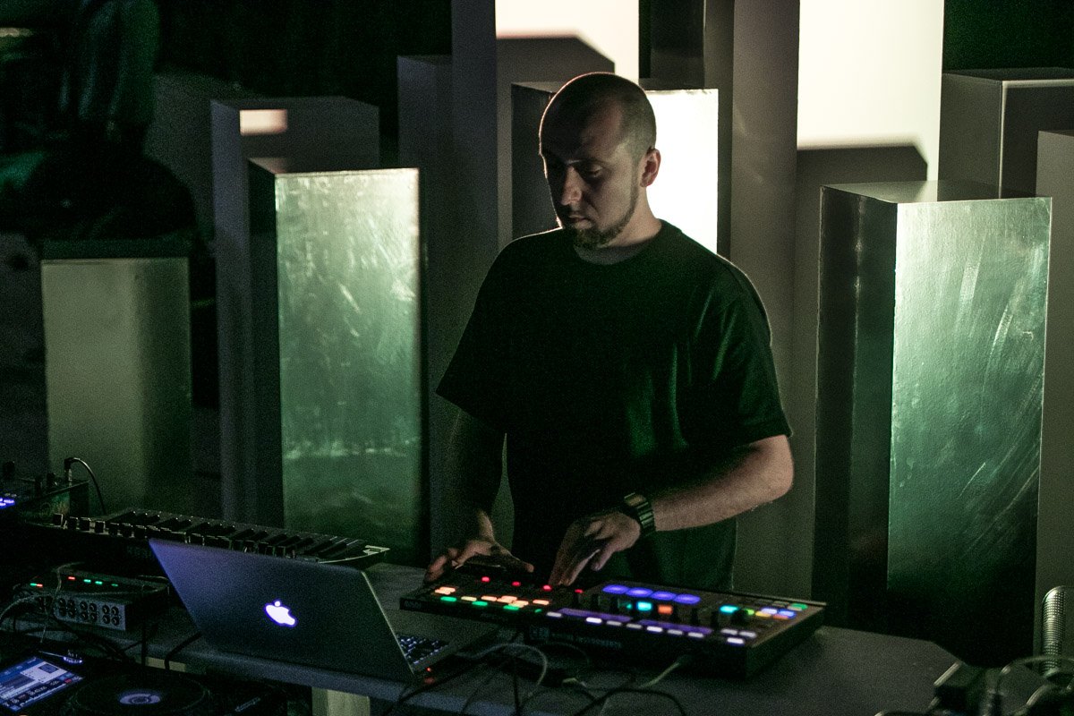 И все это под абстрактную музыку И все это под абстрактную музыку