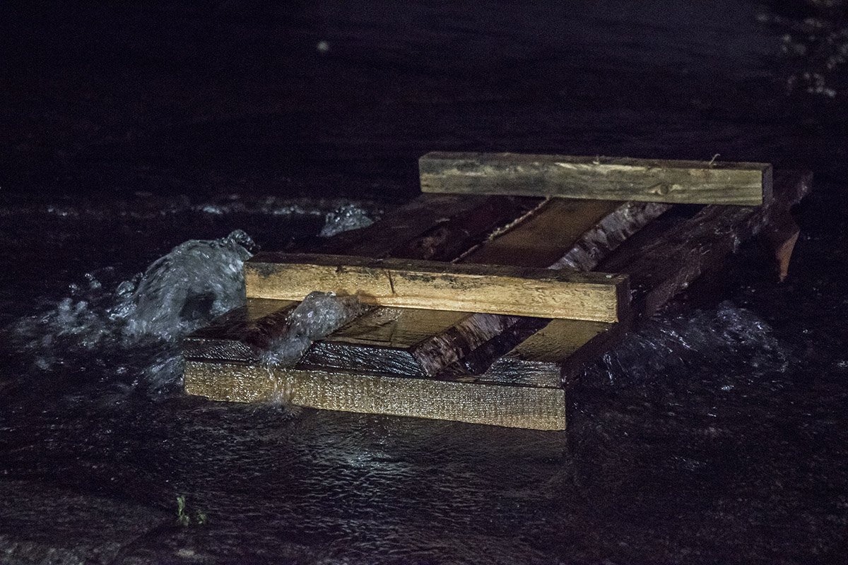 Уровень воды постепенно поднимается Уровень воды постепенно поднимается