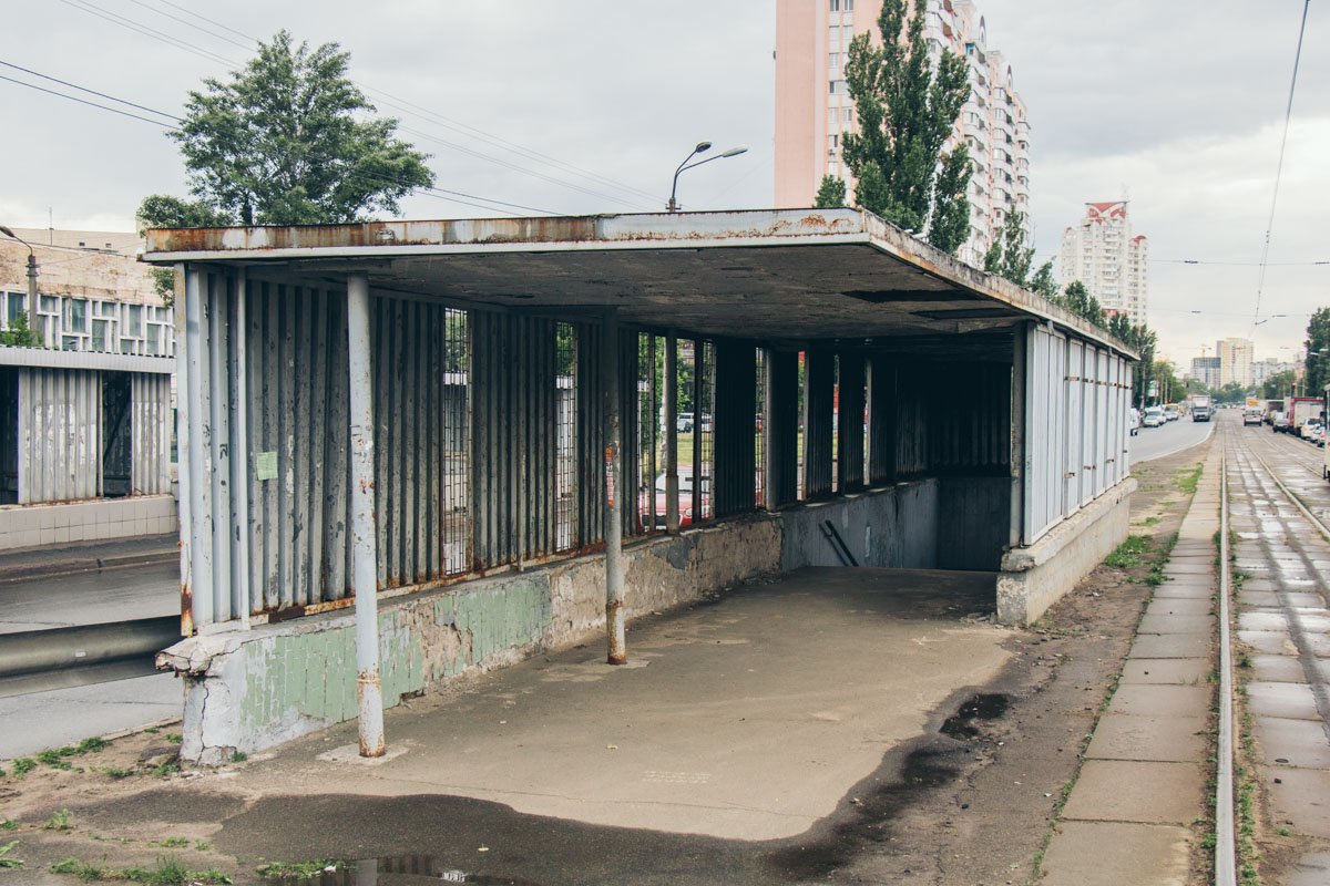 Серо и ржаво...