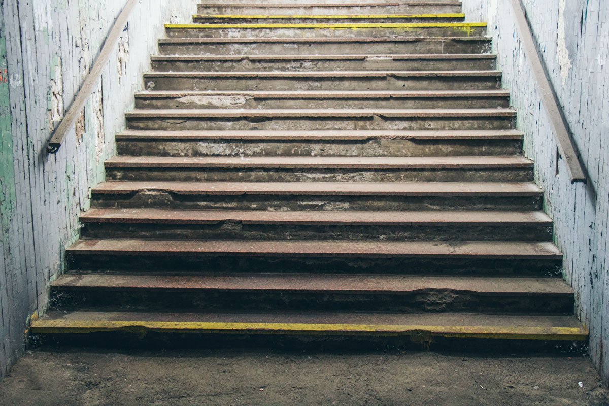 Мамам с детскими колясками и людям с инвалидностью лучше не заходить