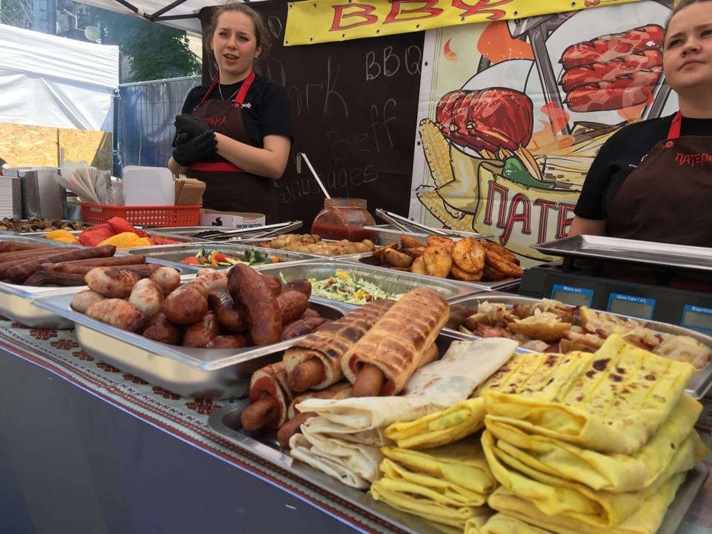 Барбекю-меню - одно из самых разнообразных в фан-зоне