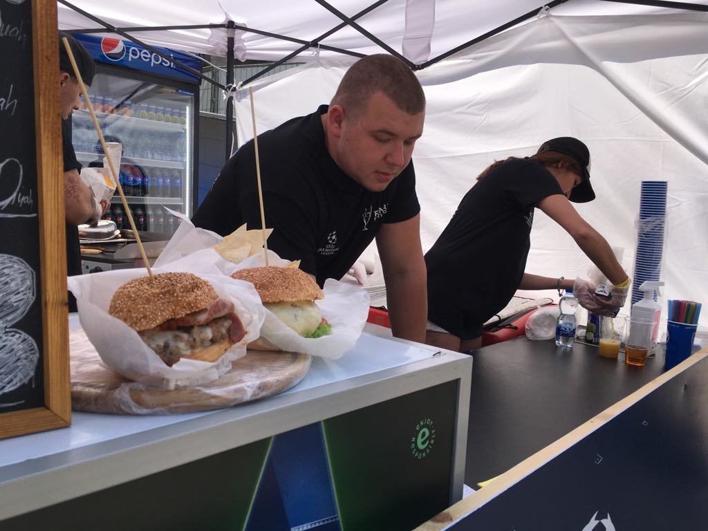 Высота бургеров впечатляет