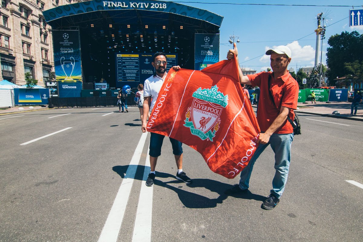 На Крещатике поставили большую сцену