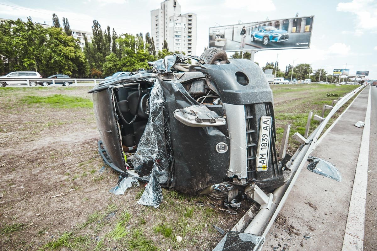 В автомобиле среди пассажиров была 2-летняя дочка водителя. Девочка не пострадала В автомобиле среди пассажиров была 2-летняя дочка водителя. Девочка не пострадала