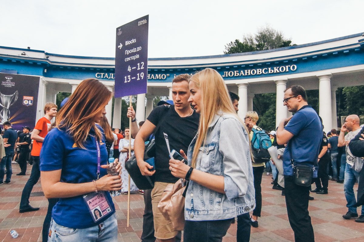 Несколько опрошенных признались, что на женский футбол билеты были дешевле, потому и купили Несколько опрошенных признались, что на женский футбол билеты были дешевле, потому и купили