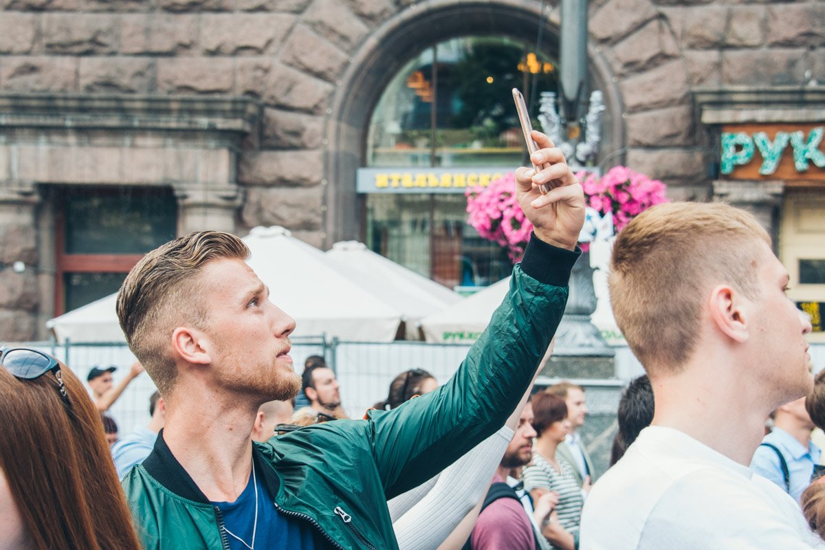 Никто не поленился сделать запись для соцсетей на память 